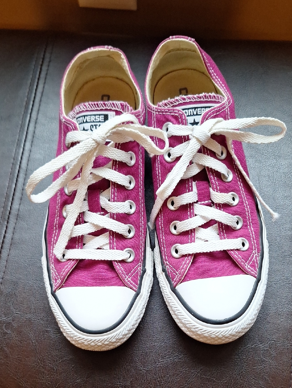 Converse Low Top Sneakers - Fuchsia with White